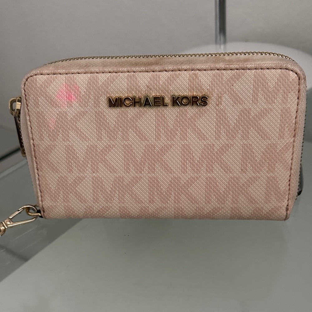 Michael Kors Blush Pink Logo Wallet
Original